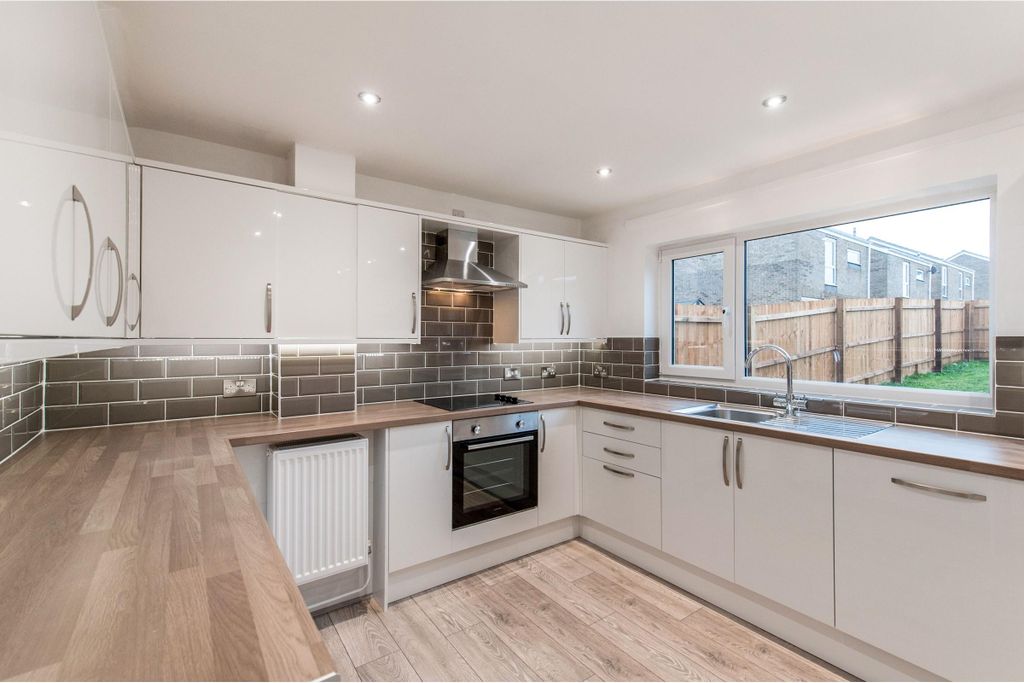 Property photo 3 of 14 Kitchen