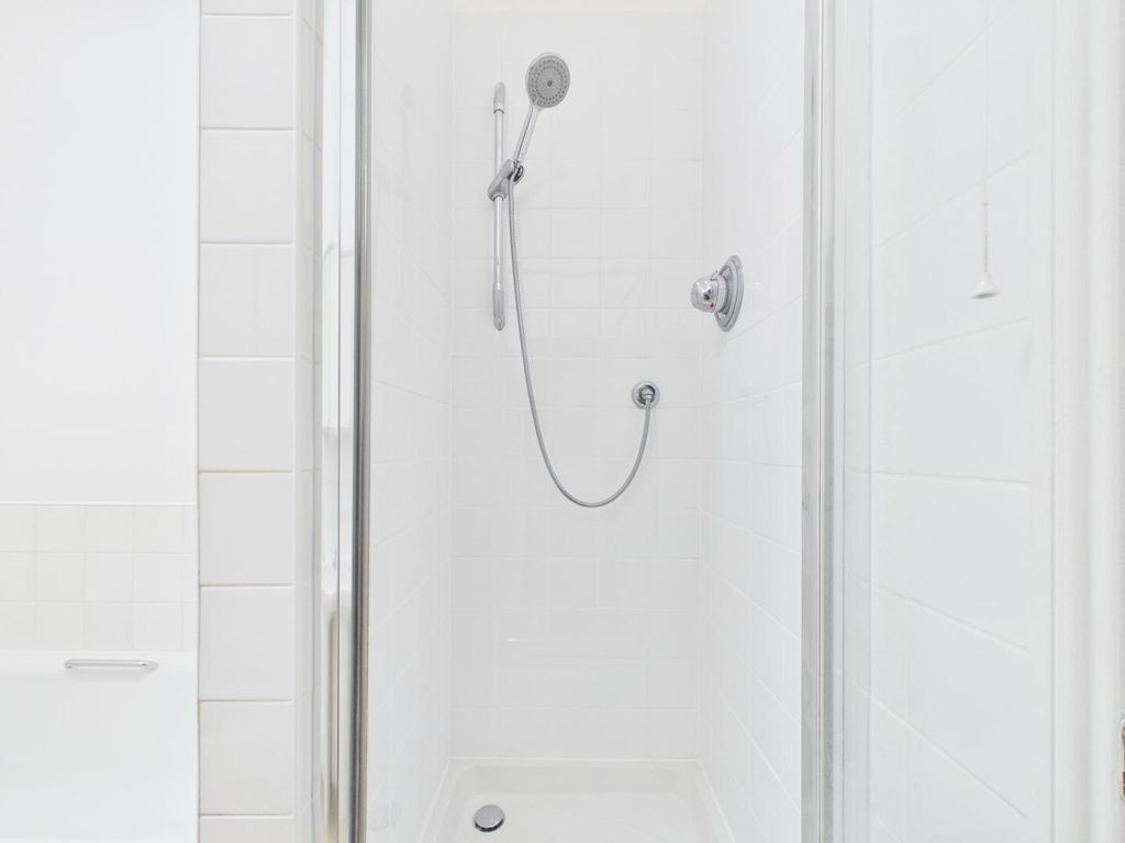 Property photo 3 of 11 Bathroom