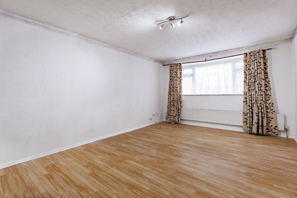 Property photo 2 of 10 3831362