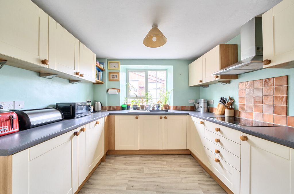 Property photo 2 of 25 Kitchen
