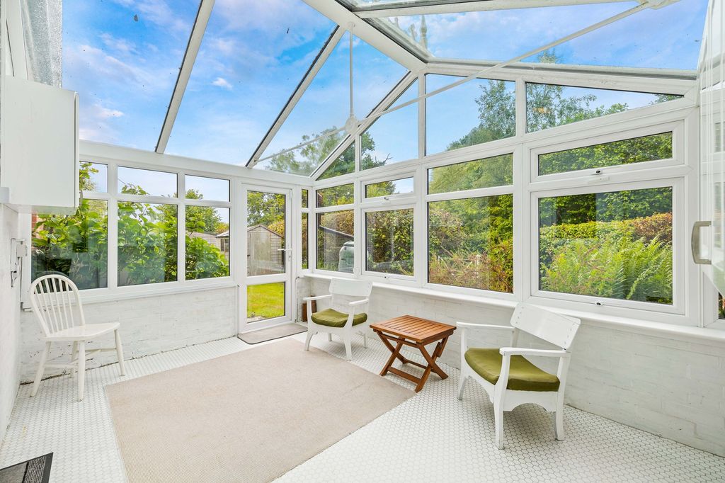 Property photo 3 of 28 Conservatory
