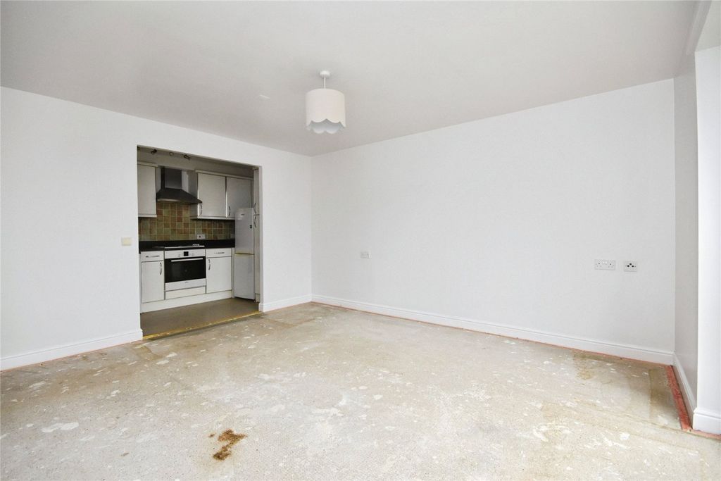 Property photo 2 of 12 Lounge