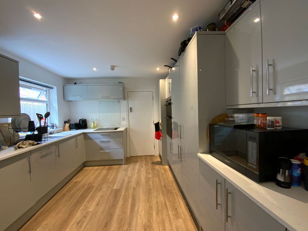Property photo 3 of 9 Communal Kitchen