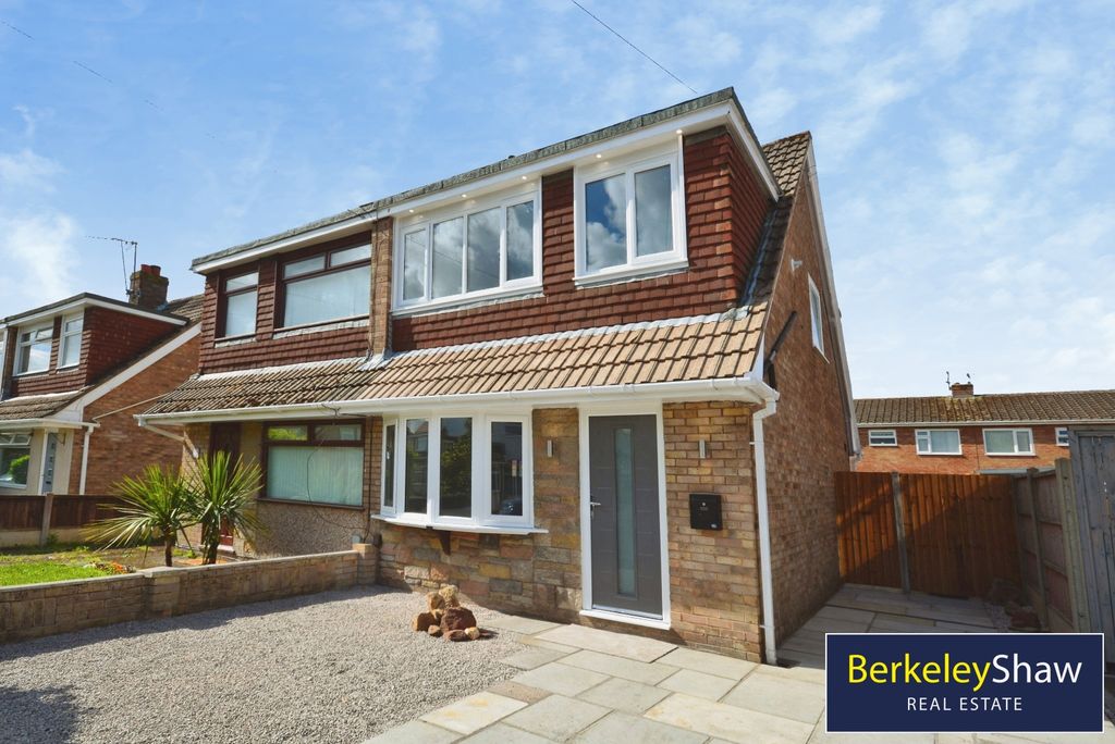 Property photo 1 of 17 External