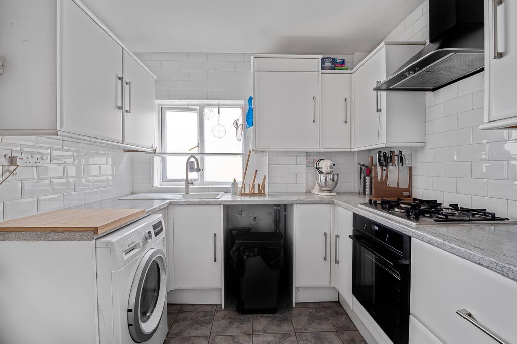 Property photo 2 of 22 8_30272