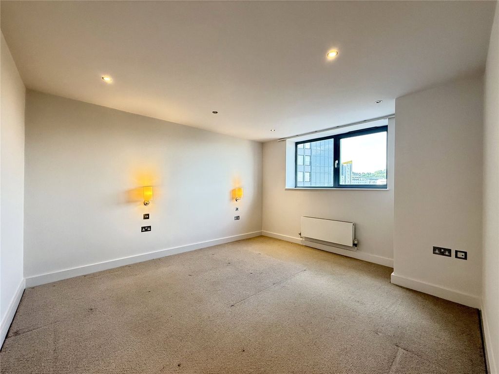 Property photo 3 of 11 Picture No. 14