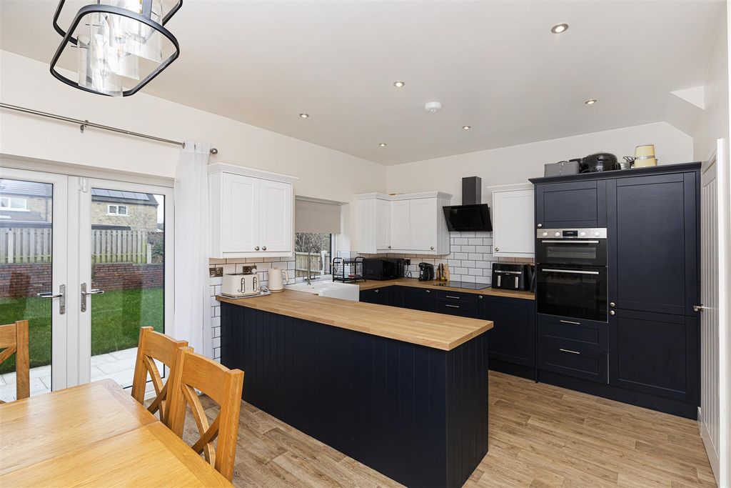 Property photo 3 of 30 Kitchen Diner