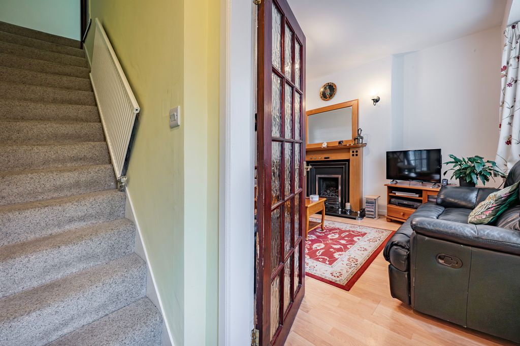 Property photo 2 of 31