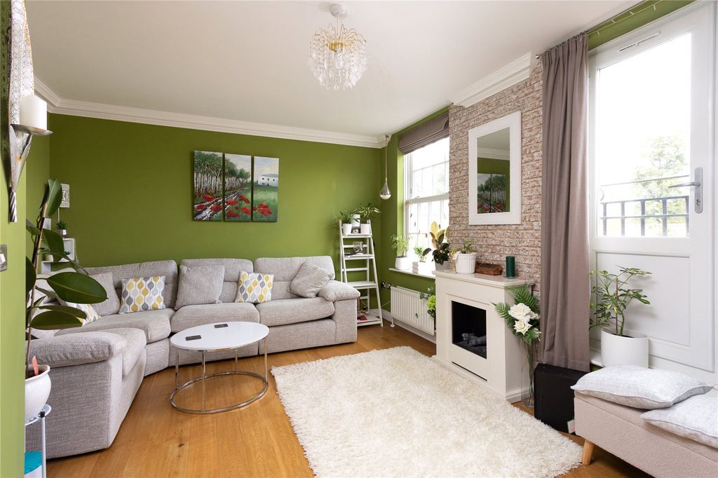 Property photo 2 of 13 Sitting Room