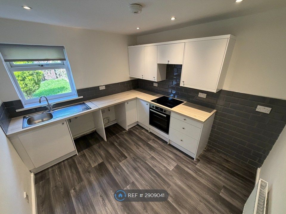 Property photo 2 of 15 Kitchen