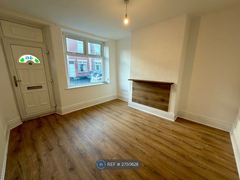 Property photo 3 of 10 Living Room