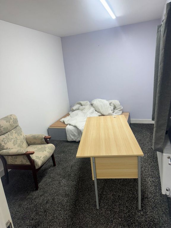 Property photo 3 of 6 Gallery