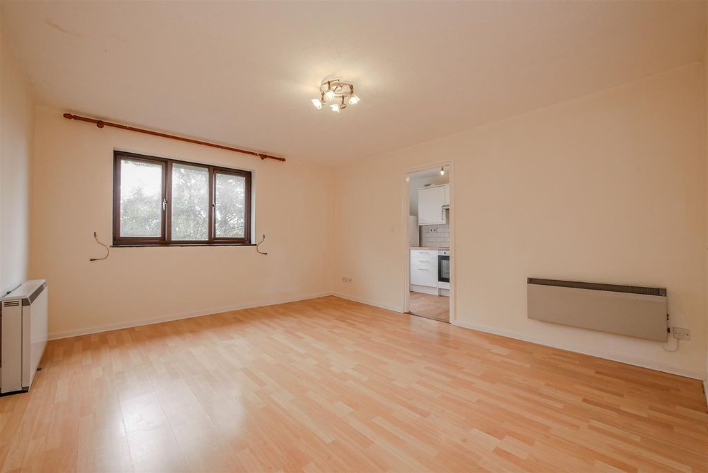 Property photo 2 of 9 Lounge