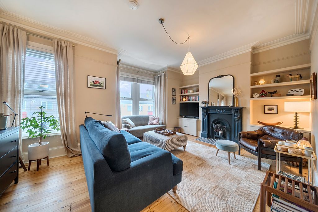 Property photo 2 of 27 Reception