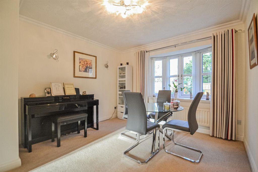 Property photo 3 of 16 Dining Room