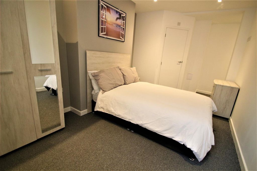 Property photo 2 of 5 Murray Road 13 - Room 6 View2.Jpg