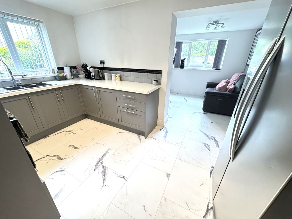 Property photo 2 of 33