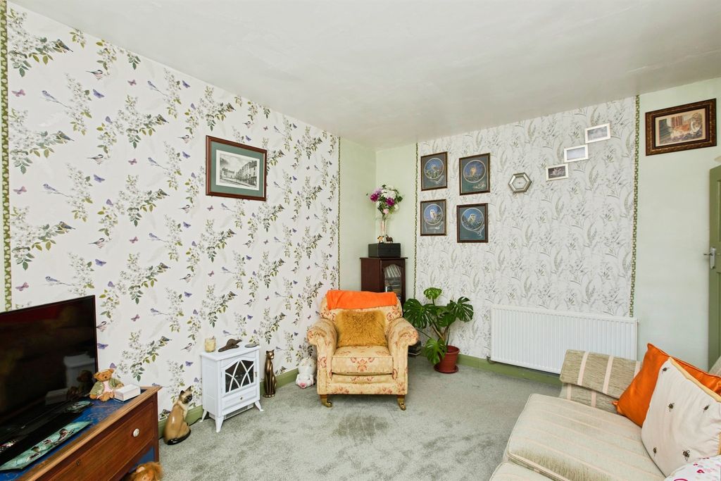 Property photo 2 of 20