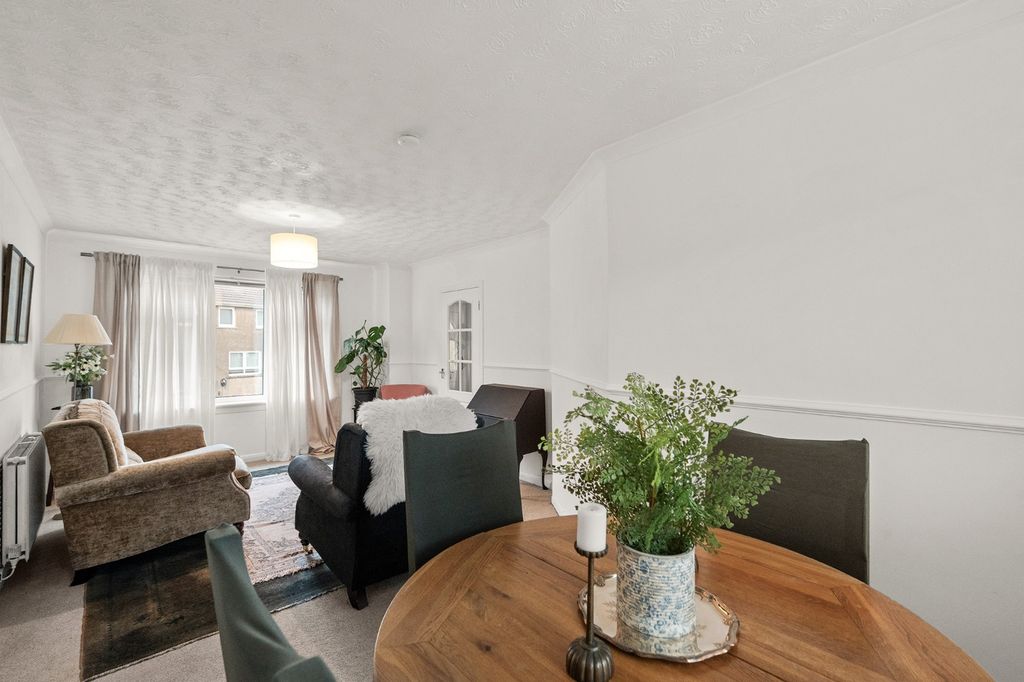 Property photo 2 of 28 5204056