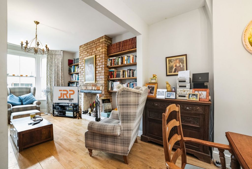 Property photo 3 of 21