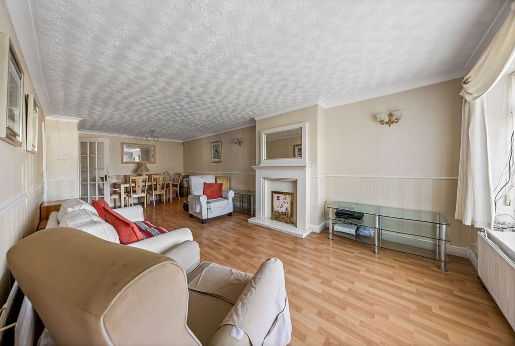 Property photo 2 of 21