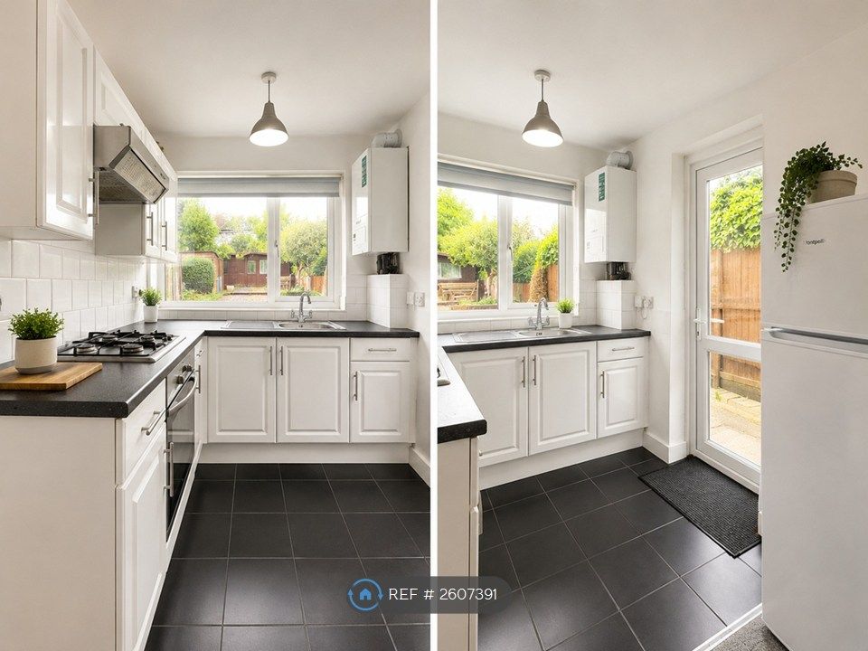 Property photo 3 of 6 Kitchen