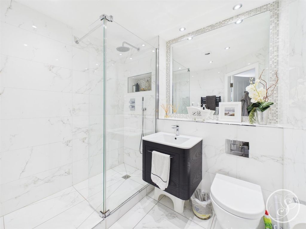 Additional image 19 of 3 bed flat for salePark Crescent, Roundhay, Leeds LS8