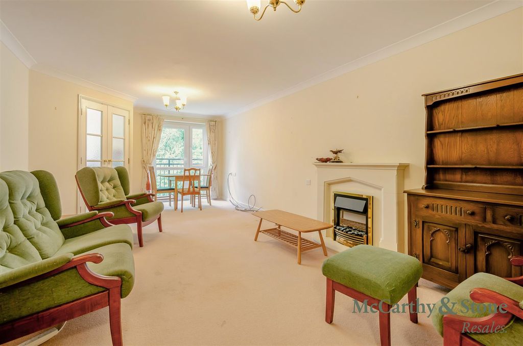 Property photo 3 of 19 8701433-Interior09.Jpg