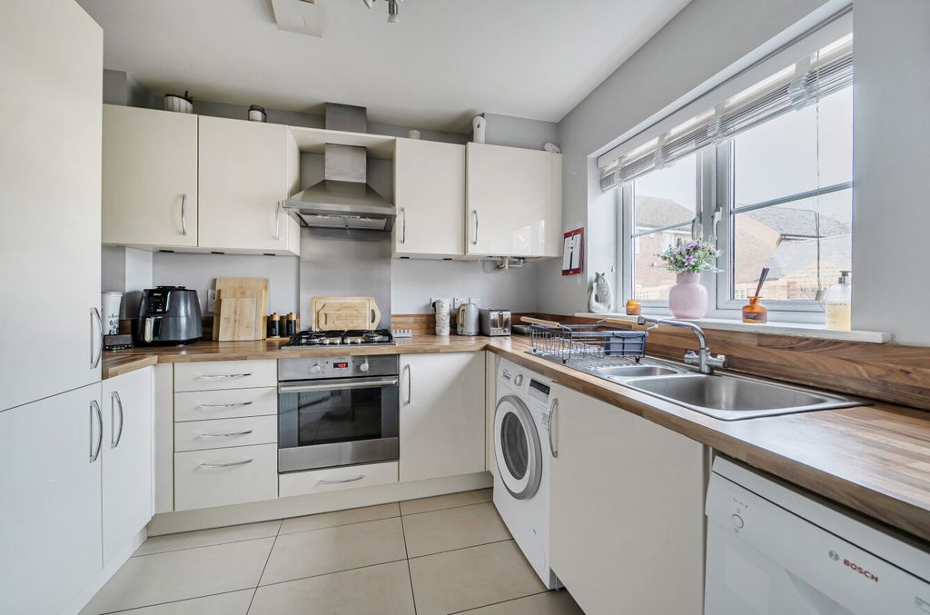 Property photo 2 of 9 1411255-1-699466c...