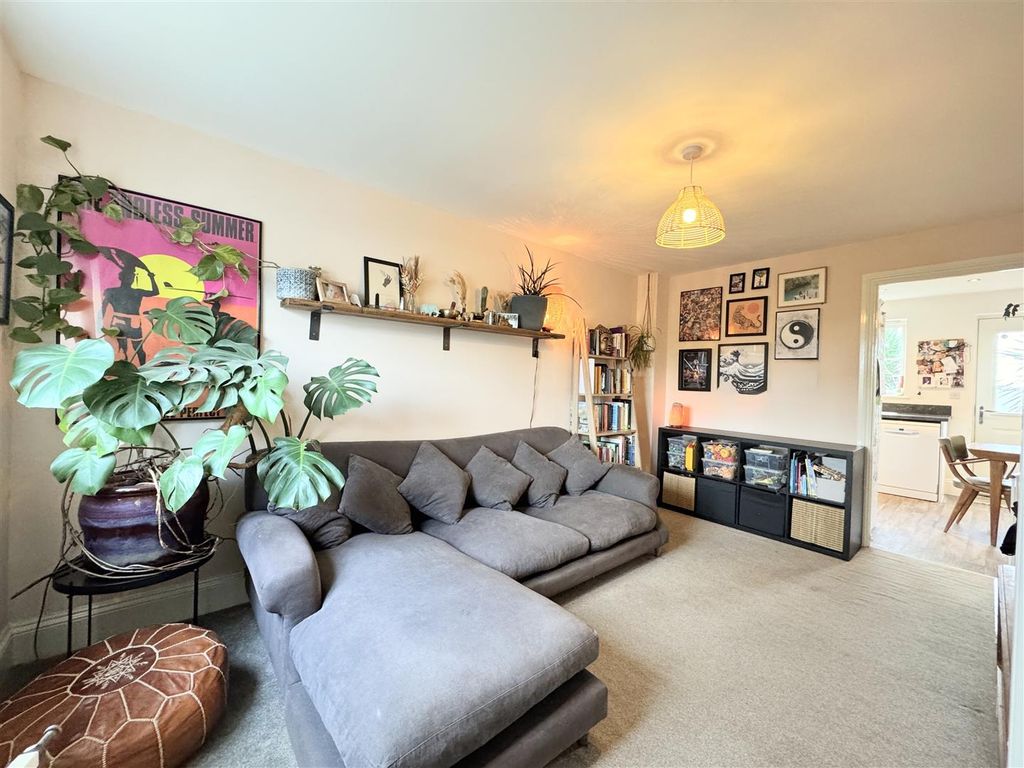 Property photo 2 of 25 Lounge