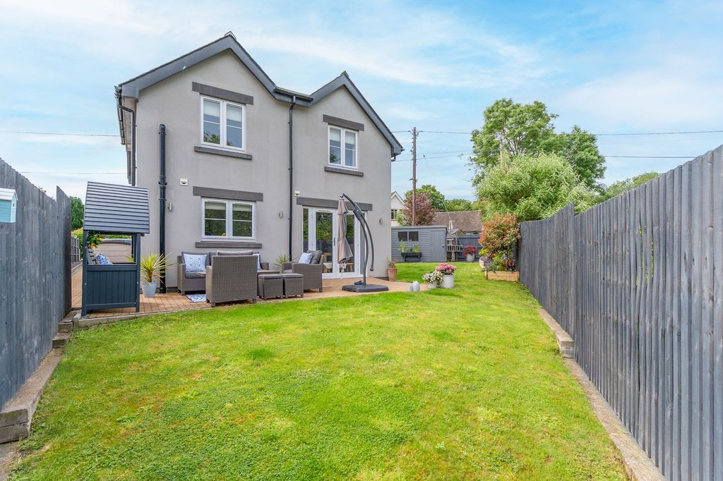 4 bed detached house for salePenperlleni, Pontypool NP4 photo 4