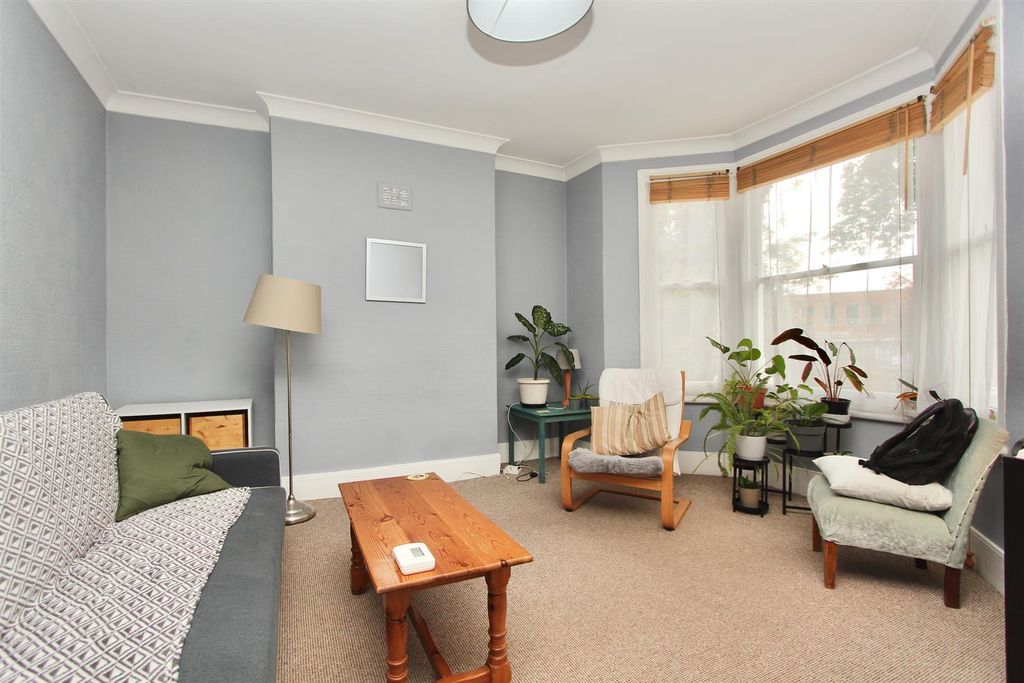 Property photo 3 of 14 Listria Park, N16