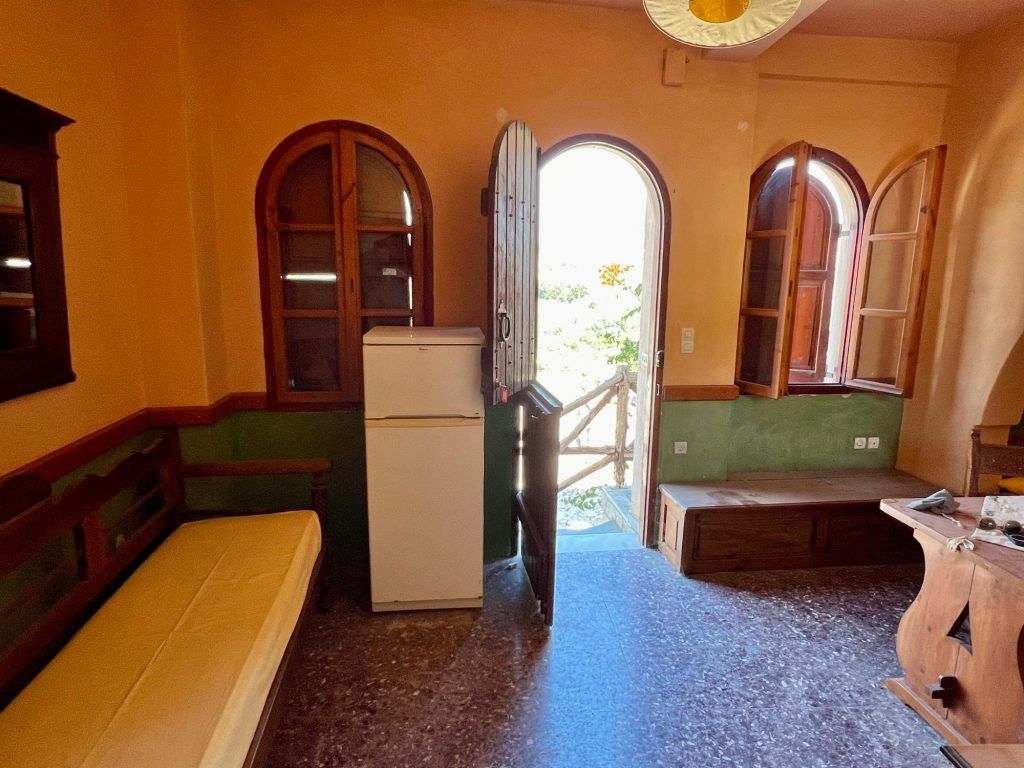 Property photo 3 of 23