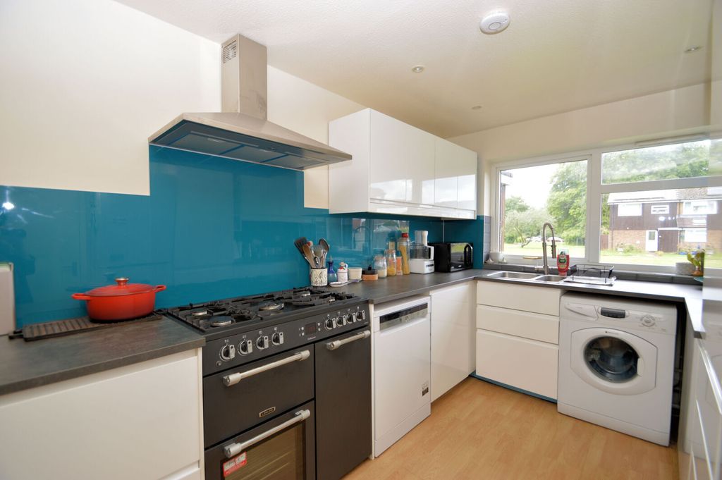 Property photo 2 of 11 Kitchen