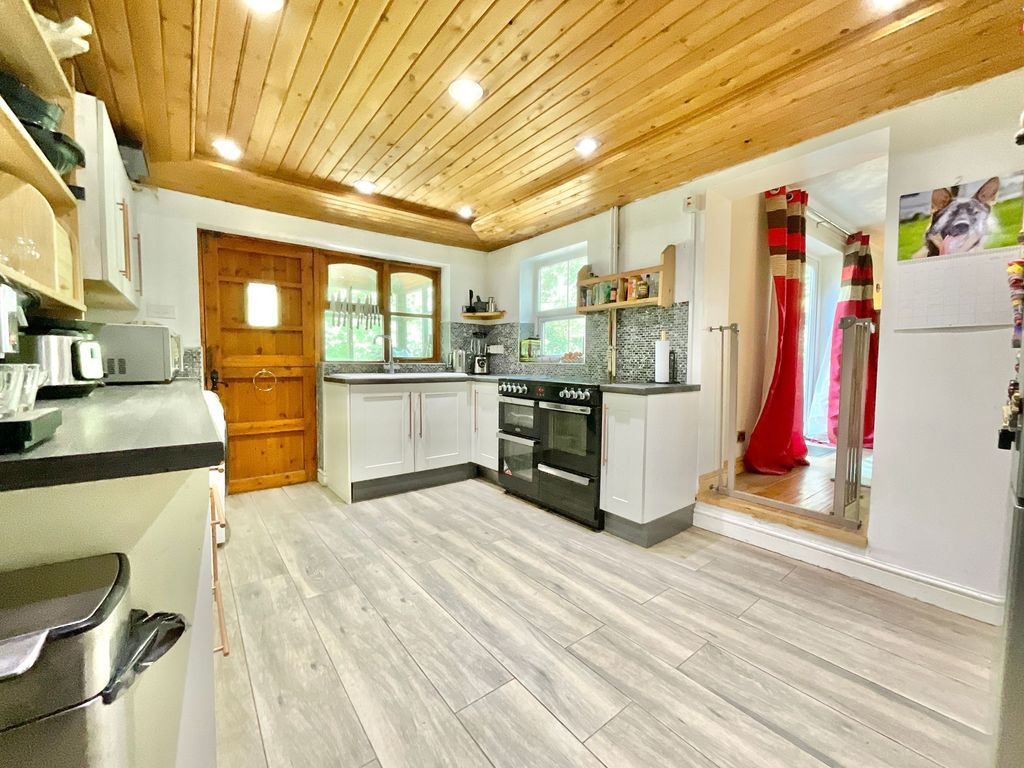 Property photo 3 of 46