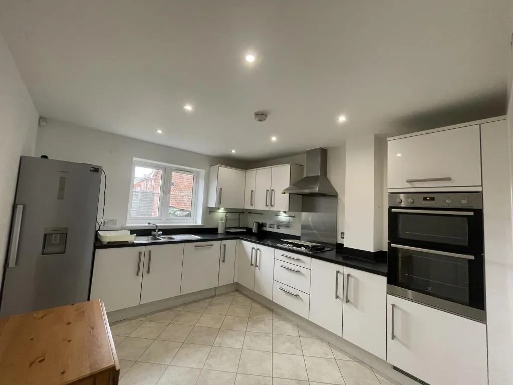 Apartment in Vale of White Horse, Dean Court, Cumnor - More