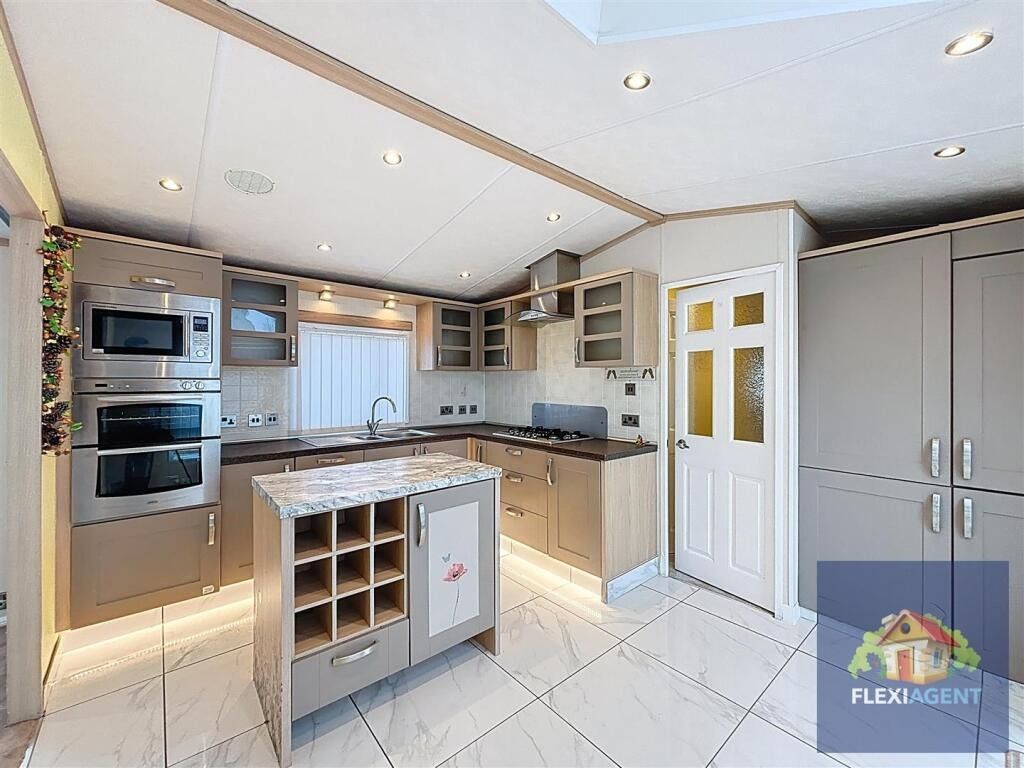 Property photo 2 of 15 4263433