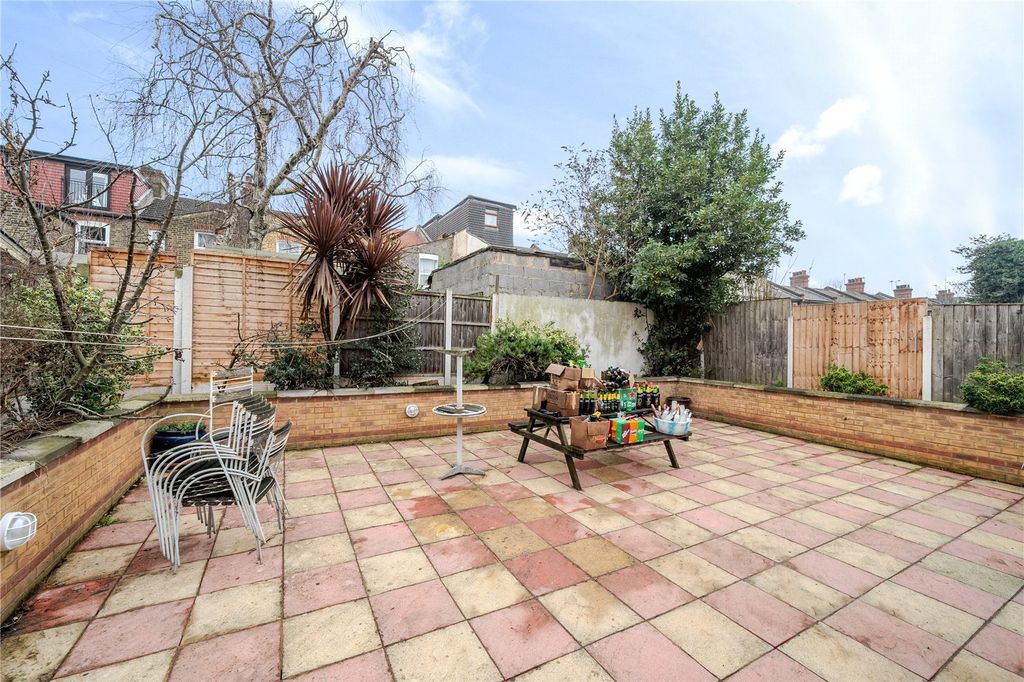 Property photo 3 of 20 Picture No. 01