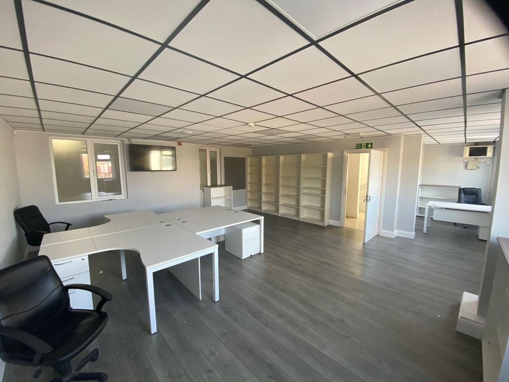 Property photo 2 of 6 Office 6 - £1000 Pcm
