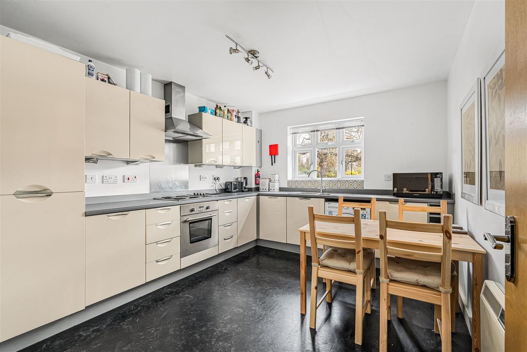 Property photo 3 of 11 11_66405.Jpg