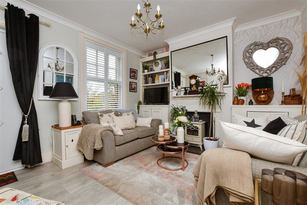 Property photo 2 of 10 Lounge