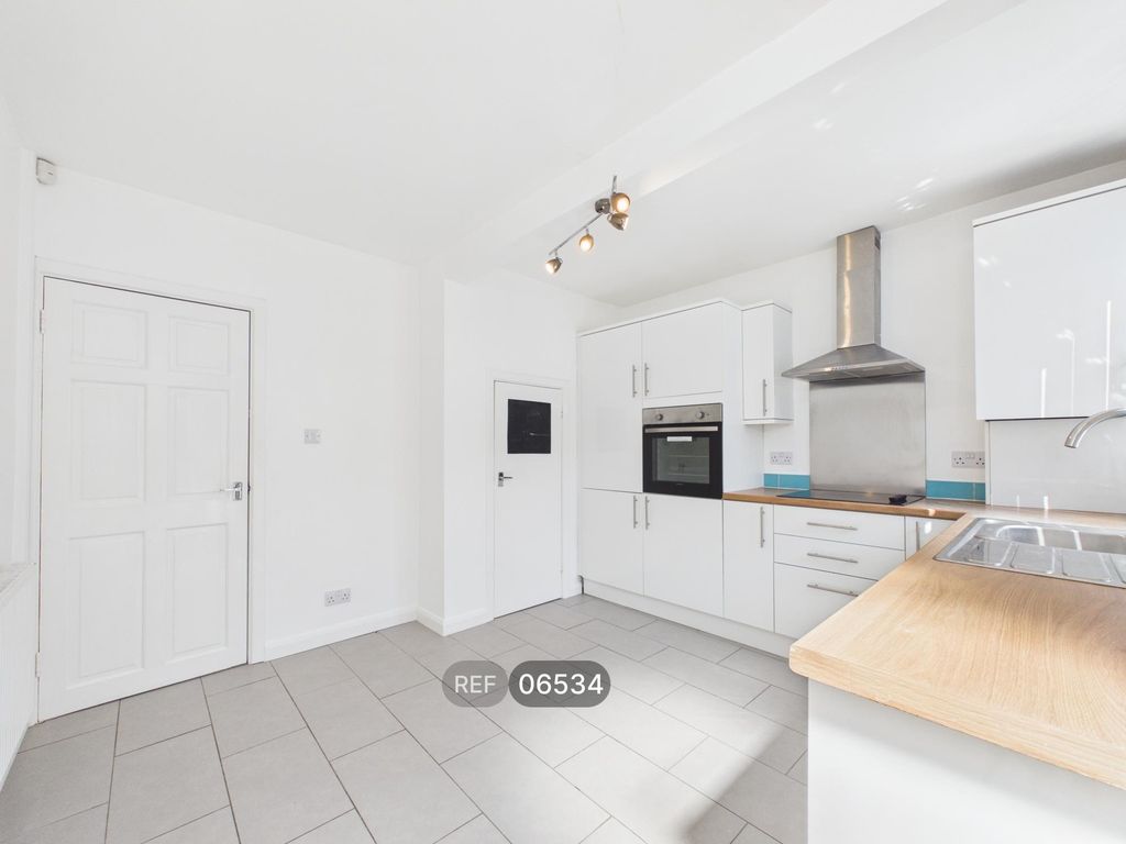 Property photo 3 of 13 Kitchen