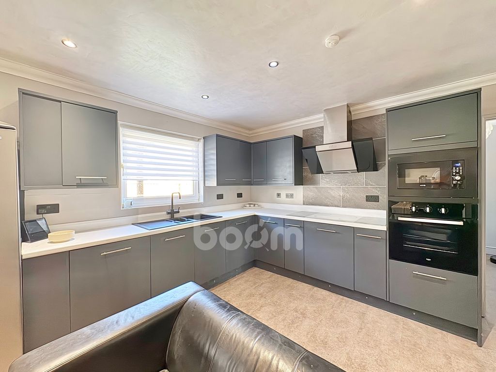 Property photo 3 of 29 Dipple Road, Kilbirnie Kitchen Shot