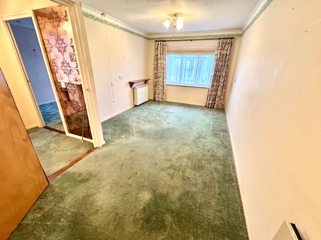 Property photo 3 of 7 Lounge Pearce