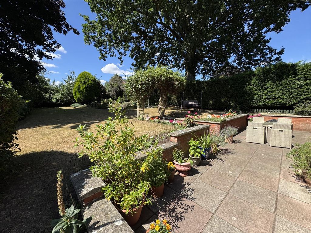 Property photo 2 of 21