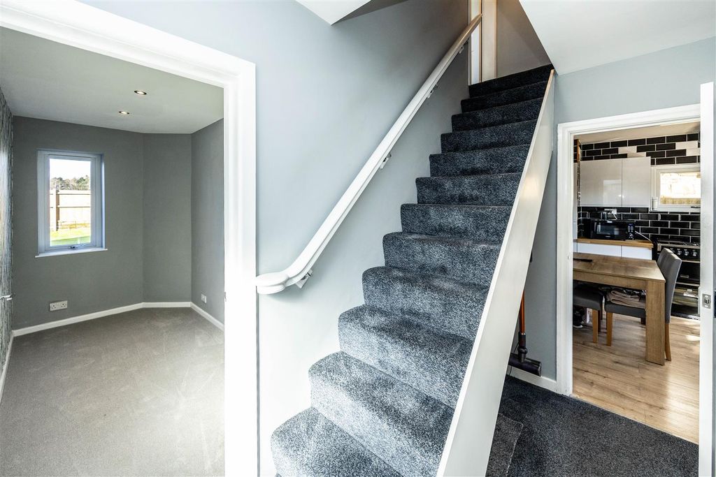 Property photo 3 of 39 12Rphudds-130326-7.Jpg