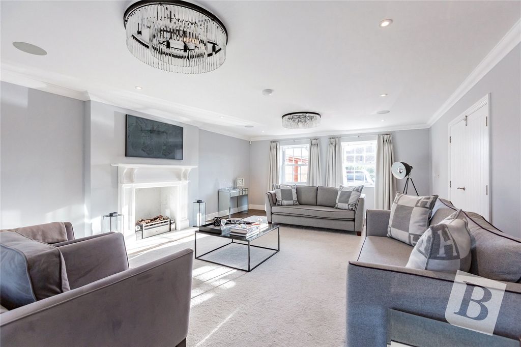 Property photo 2 of 45 Lounge