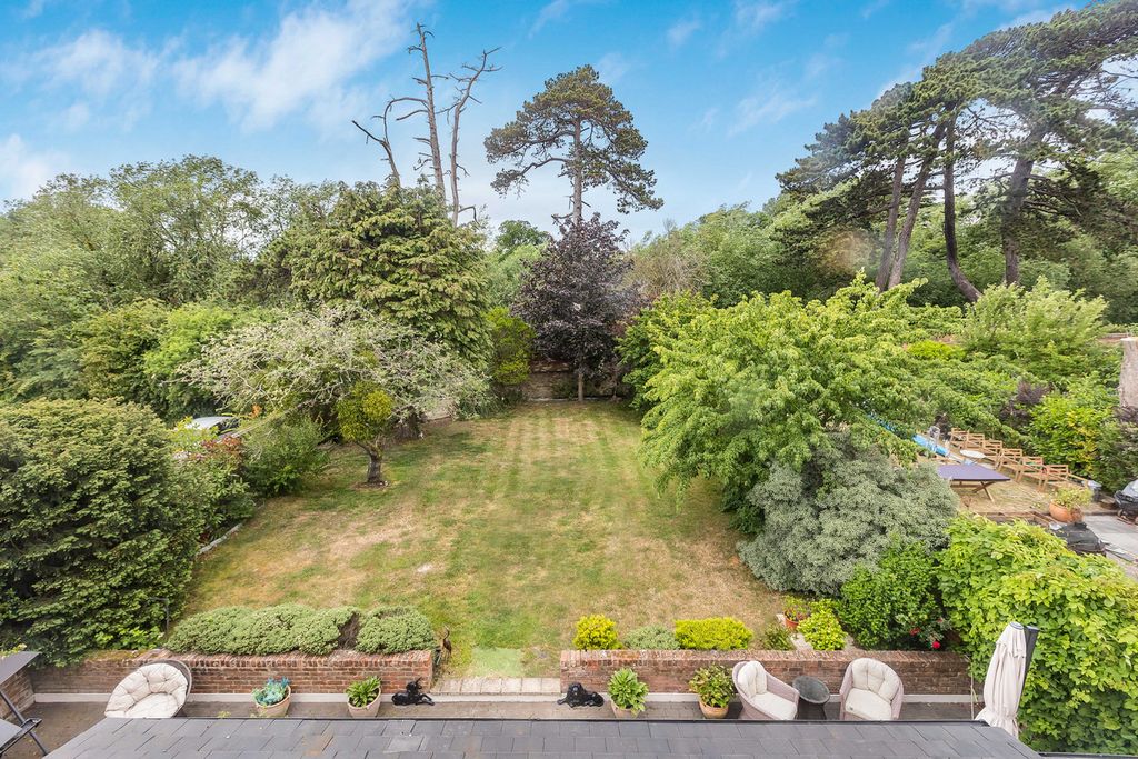 Property photo 3 of 32