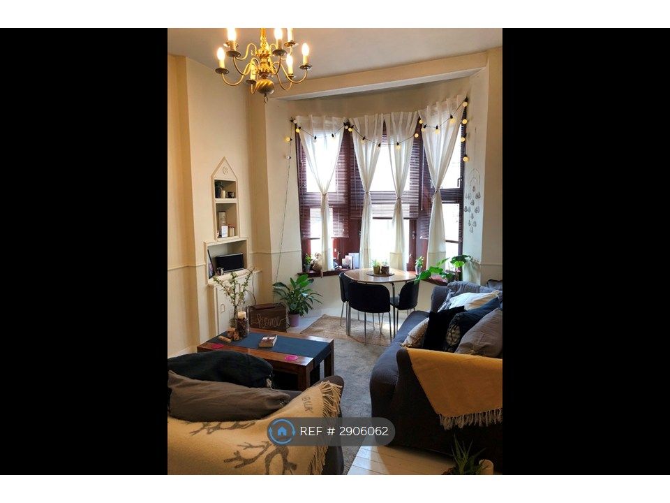 Property photo 2 of 4 Living Room