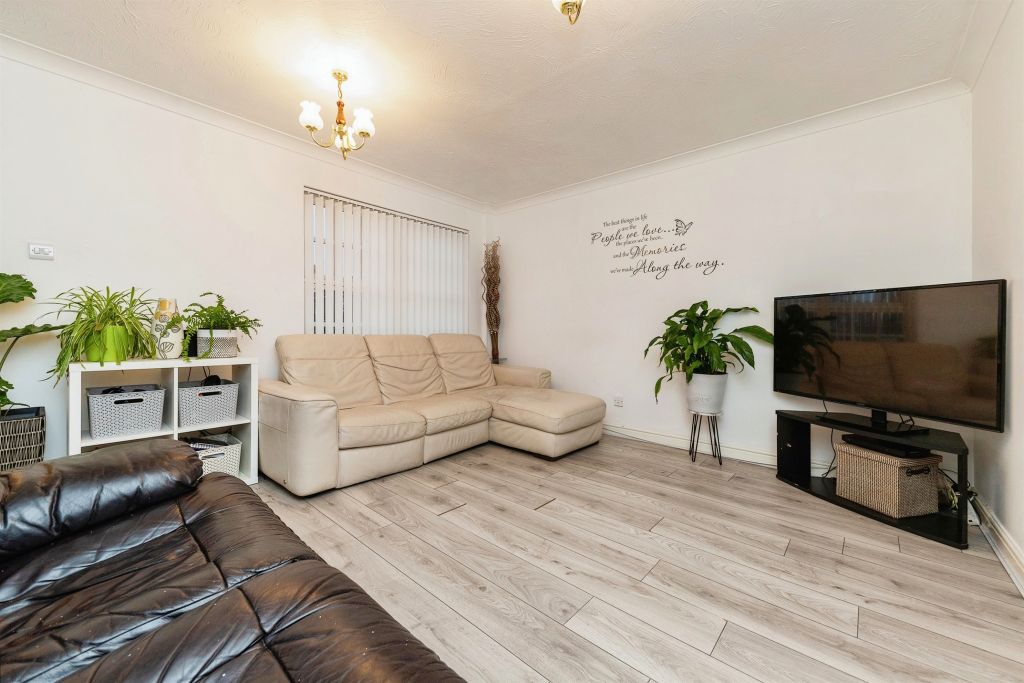 Property photo 2 of 11 Living Room